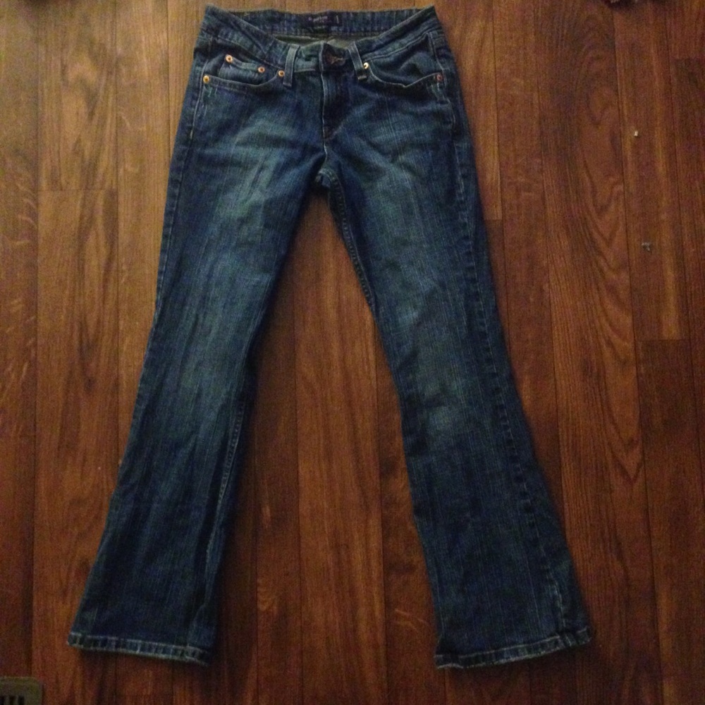 Levi's 518 super low. Size 3 Short